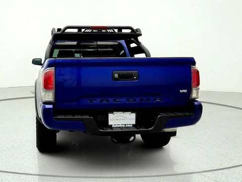 Used 2022 Toyota Tacoma TRD Off-Road w/ TRD Premium Off Road Package AWD/4WD image 6