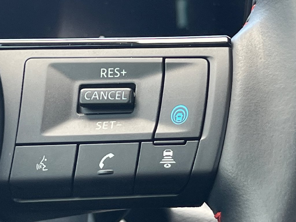 Certified 2025 Nissan Kicks SR w/ SR Premium Package AWD/4WD image 12