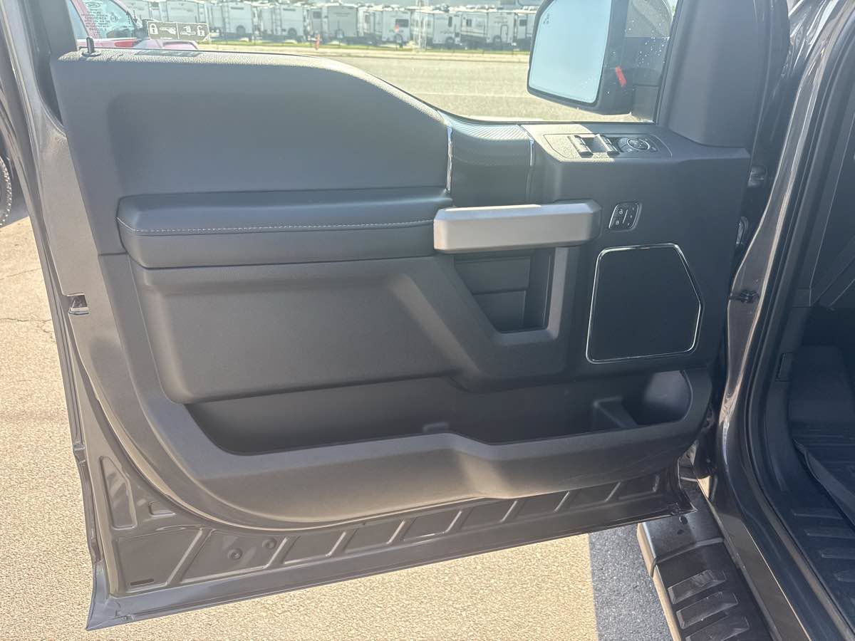 Used 2020 Ford F150 Lariat w/ Equipment Group 502A Luxury AWD/4WD image 12