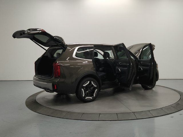 Used 2025 Kia Telluride S FWD image 13