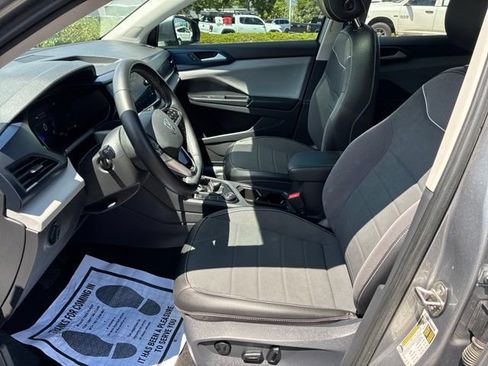Used 2023 Volkswagen Taos SE w/ Panoramic Sunroof Package AWD/4WD image 11