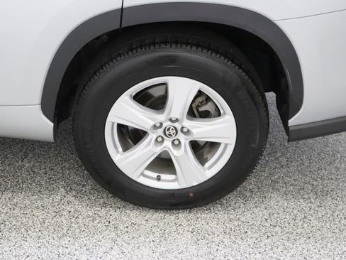 Certified 2025 Toyota Highlander LE FWD image 10