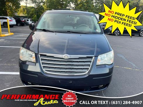 Used 2009 Chrysler Town & Country Touring image 2