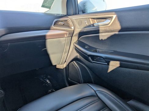 Used 2024 Ford Edge SEL image 17