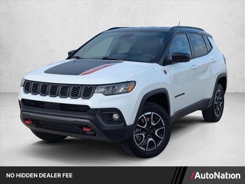 Used 2025 Jeep Compass Trailhawk AWD/4WD image 1