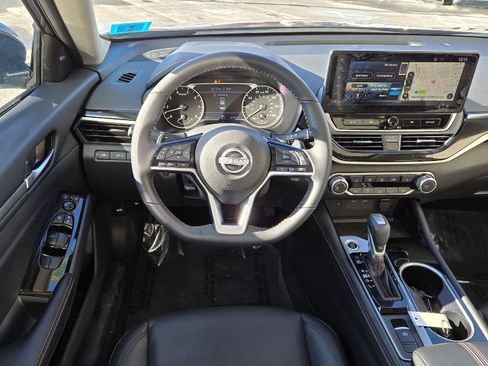 Used 2024 Nissan Altima 2.5 SR w/ SR Premium Package image 10