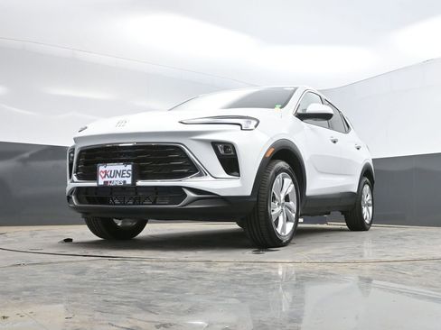 Used 2025 Buick Encore GX Preferred AWD/4WD image 31