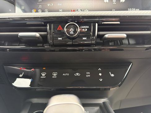 New 2026 Nissan Kicks SR w/ Cold Weather Package FWD image 16