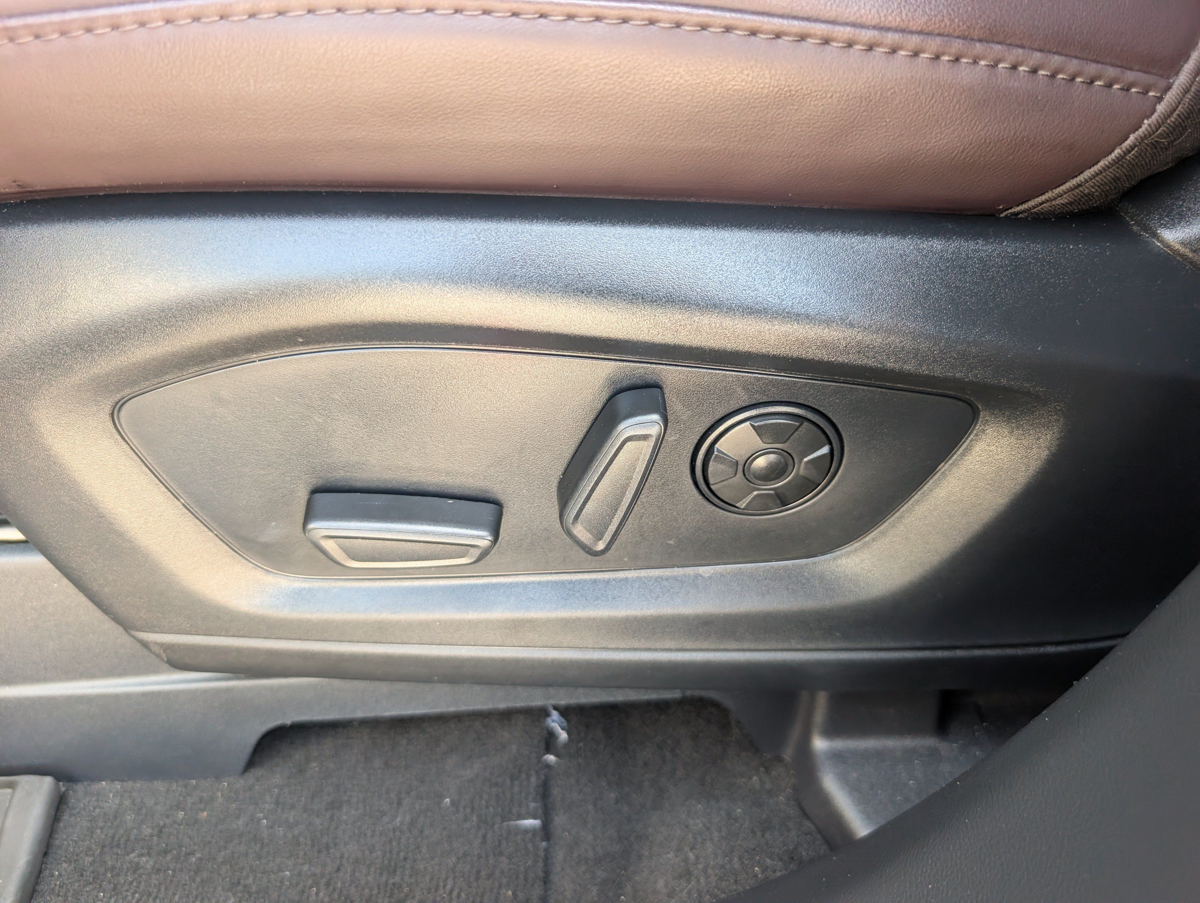 Used 2026 Ford Explorer Platinum RWD image 16