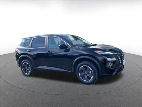 Used 2025 Nissan Rogue SV AWD/4WD image 2