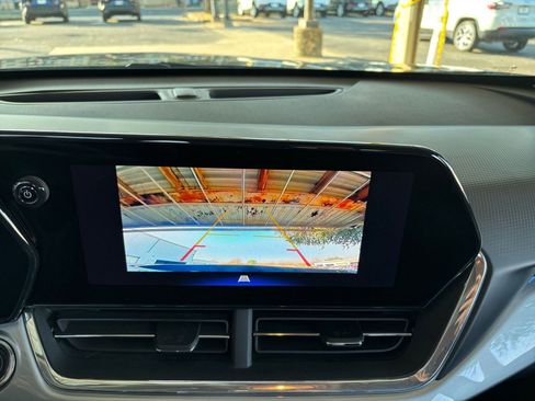 Used 2025 Chevrolet Trax LT image 17
