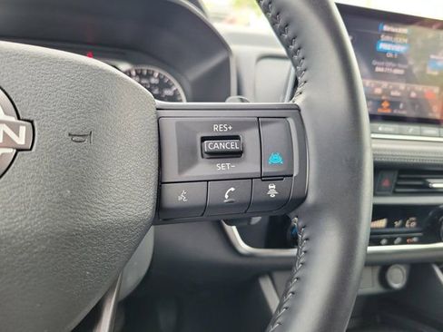 Certified 2025 Nissan Rogue SV FWD image 25
