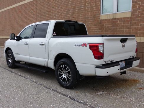 Used 2021 Nissan Titan SV w/ SV Convenience Package AWD/4WD image 8