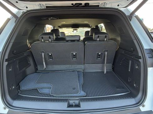 New 2027 Chevrolet Traverse LT w/ Midnight/Sport Edition FWD image 10