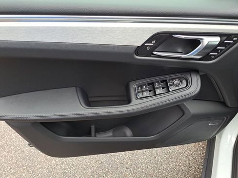 Certified 2026 Porsche Macan AWD/4WD image 23