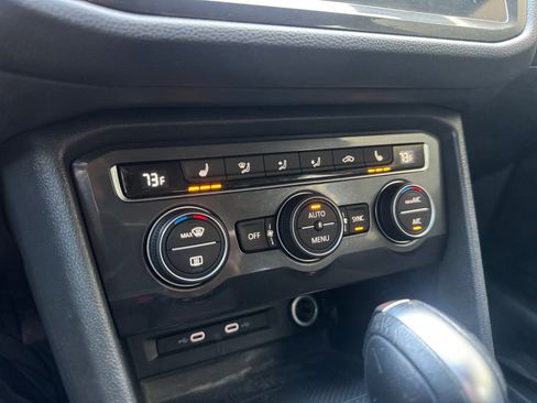 Used 2021 Volkswagen Tiguan SE image 22