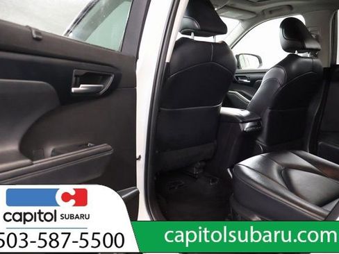 Used 2023 Toyota Highlander XLE image 29