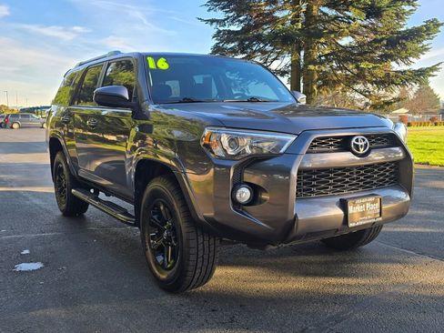 Used 2016 Toyota 4Runner SR5 image 8