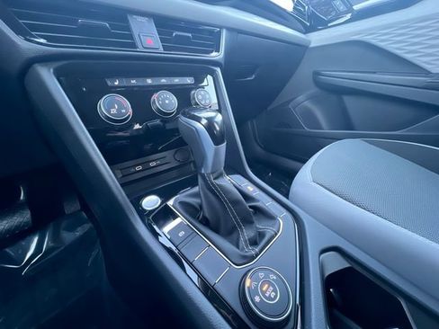 Used 2022 Toyota RAV4 XLE Premium image 19