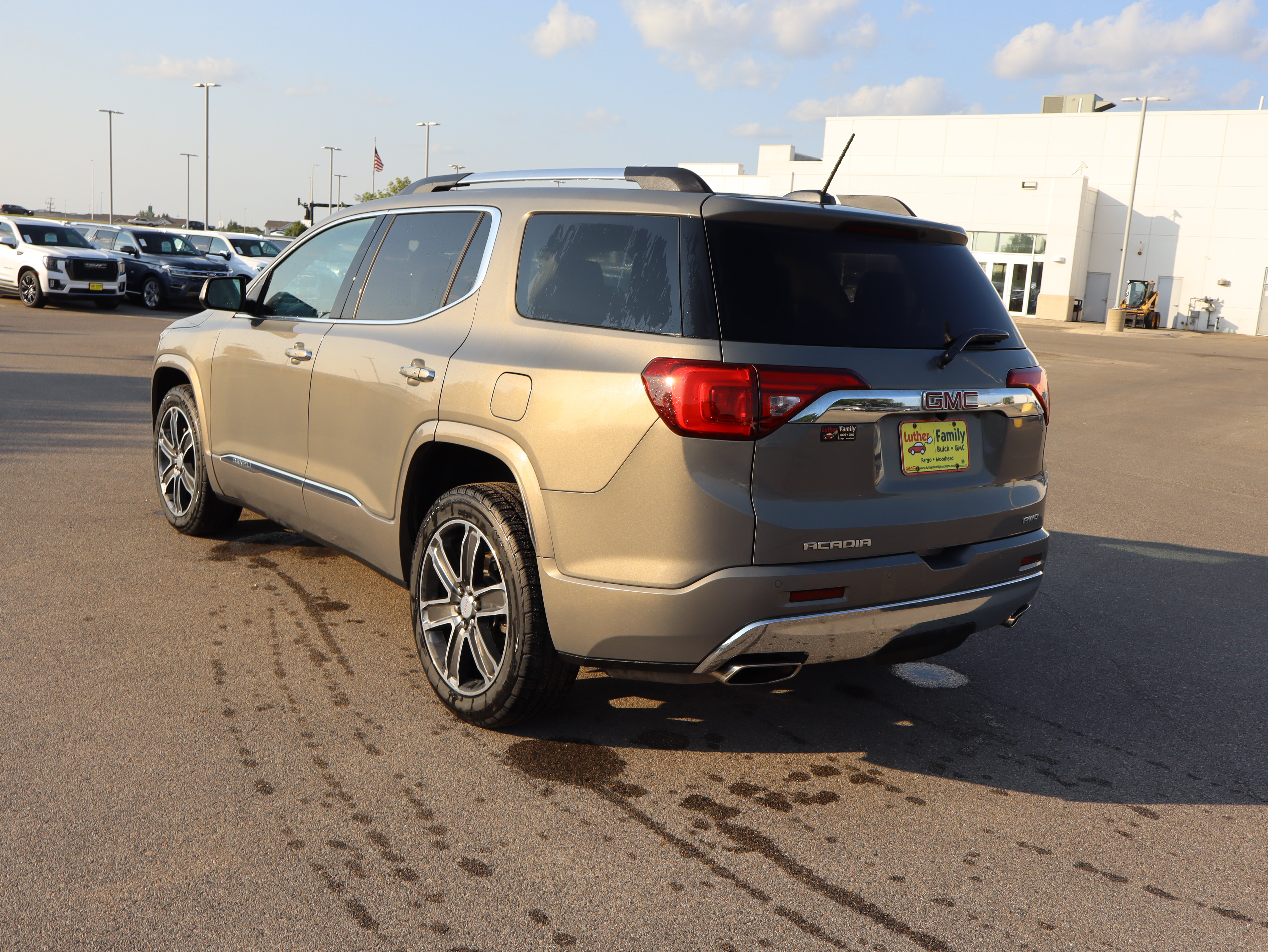 Used 2019 GMC Acadia Denali w/ Technology Package AWD/4WD image 5