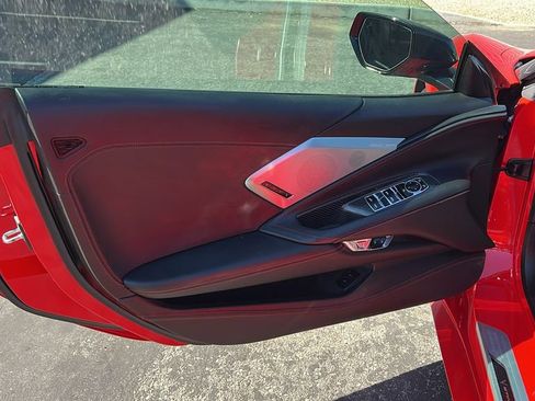 Used 2021 Chevrolet Corvette Stingray Premium Conv w/ Z51 Performance Package RWD image 9