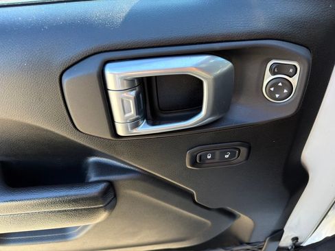 Used 2022 Jeep Gladiator Sport AWD/4WD image 12