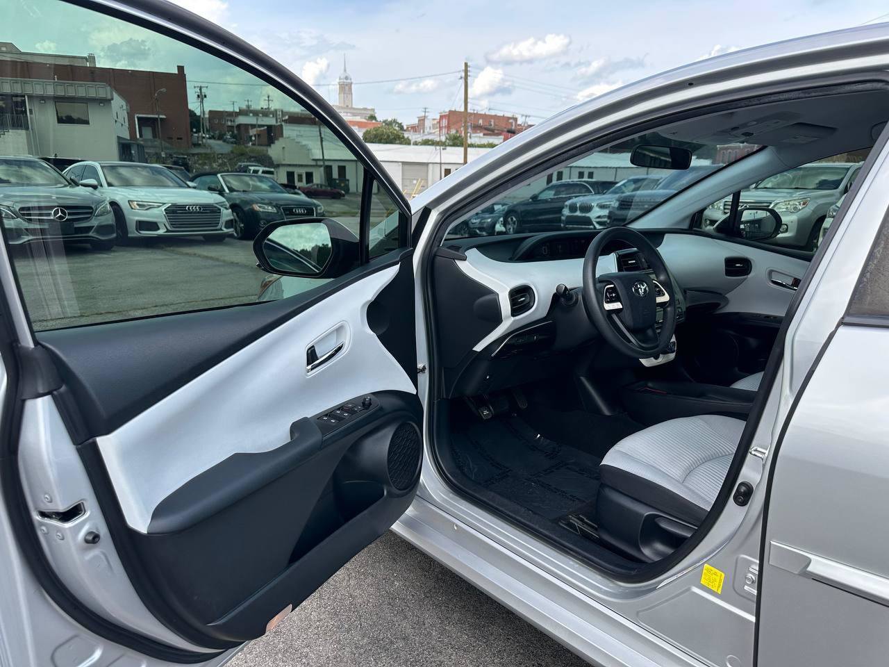 Used 2016 Toyota Prius Two w/ Protection Package FWD image 13