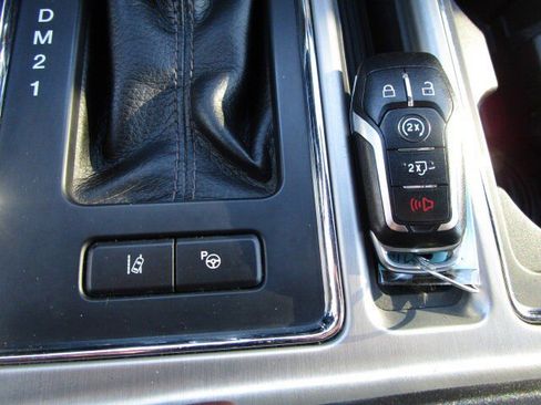 Used 2016 Ford F150 Platinum w/ Equipment Group 701A Luxury image 17