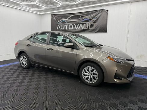 Used 2018 Toyota Corolla LE FWD image 2