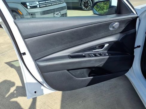 Used 2022 Hyundai Elantra SEL FWD image 20