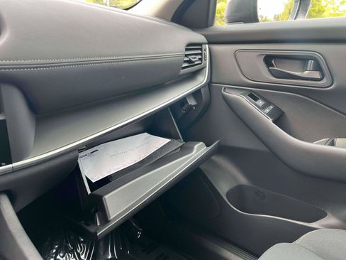 Used 2025 Nissan Rogue S image 10