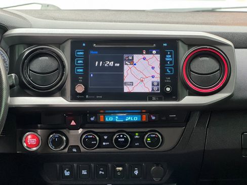 Used 2016 Toyota Tacoma TRD Off-Road image 17