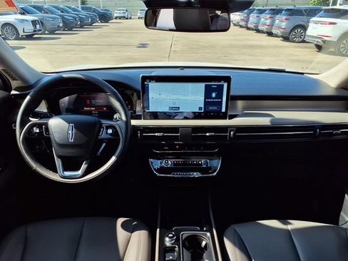 Used 2025 Lincoln Corsair FWD image 6