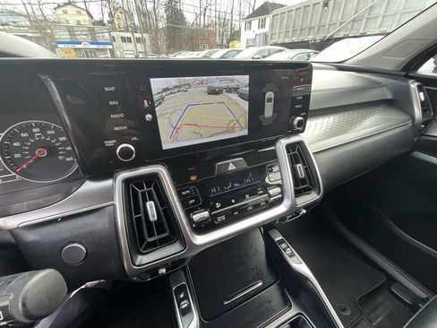 Used 2023 Kia Sorento EX image 23
