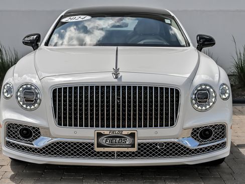 Used 2024 Bentley Flying Spur V8 AWD/4WD image 4