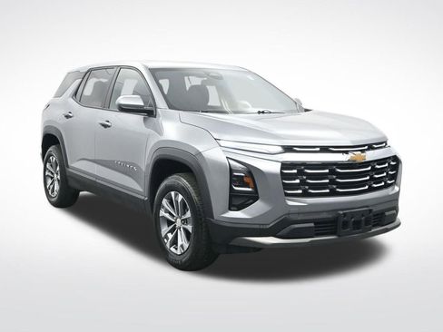 Used 2025 Chevrolet Equinox LT image 3