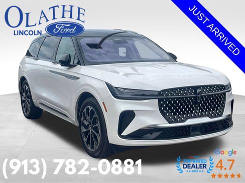 Used 2025 Lincoln Nautilus Reserve AWD/4WD image 2