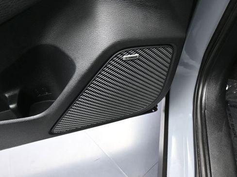 Used 2025 Mitsubishi Outlander SE FWD image 14