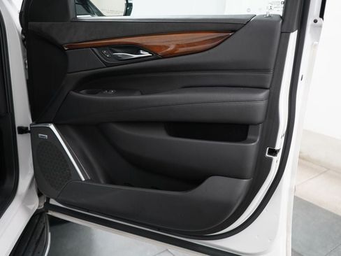 Used 2020 Cadillac Escalade Luxury AWD/4WD image 29
