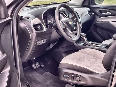 Used 2022 Chevrolet Equinox LS image 3