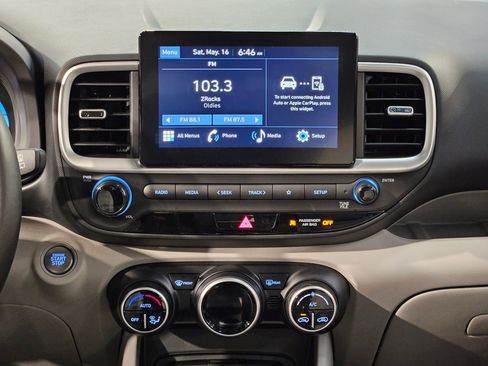 Used 2025 Hyundai Venue SEL FWD image 16