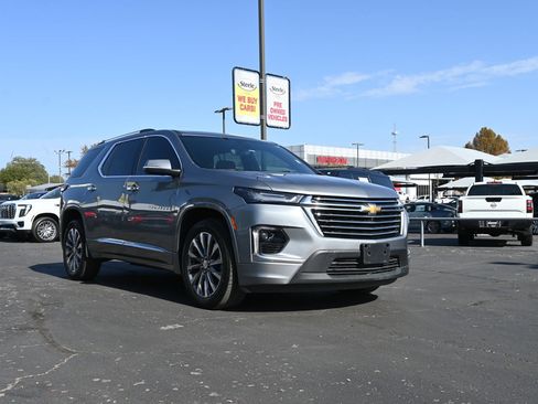 Used 2023 Chevrolet Traverse Premier FWD image 8
