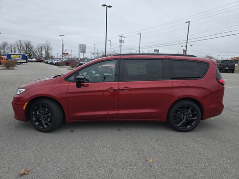 New 2026 Chrysler Pacifica Select image 21