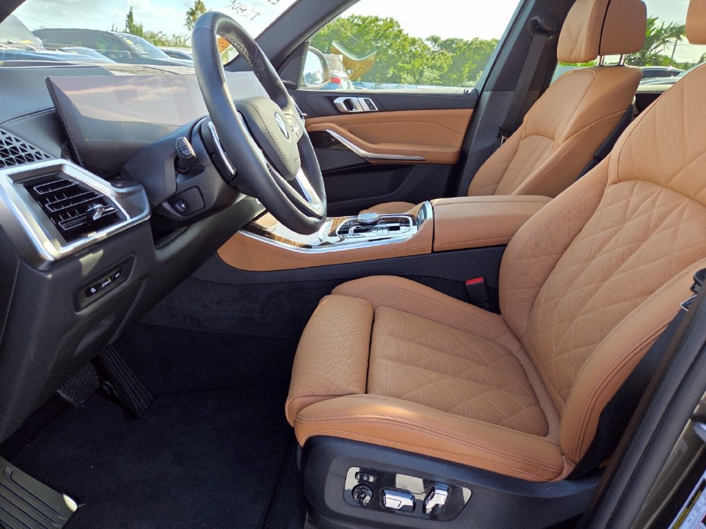 Certified 2025 BMW X5 sDrive40i w/ Climate Comfort Package RWD image 9