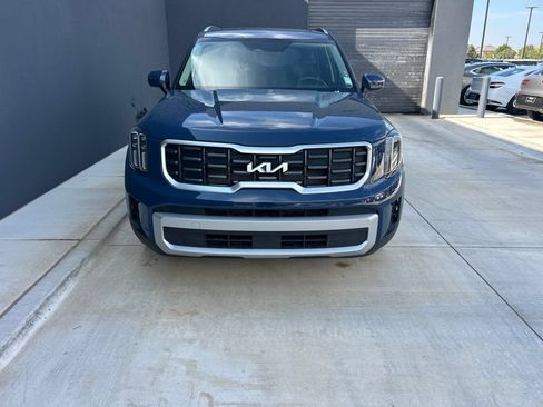 Used 2025 Kia Telluride S FWD image 2