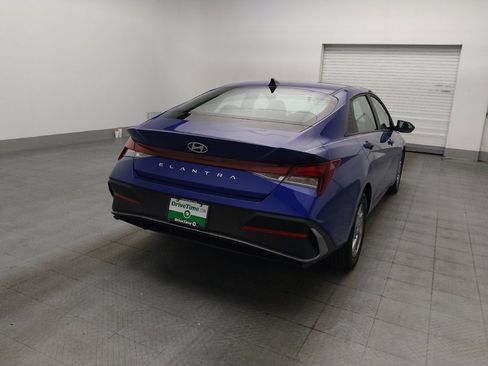 Used 2025 Hyundai Elantra SE FWD image 7