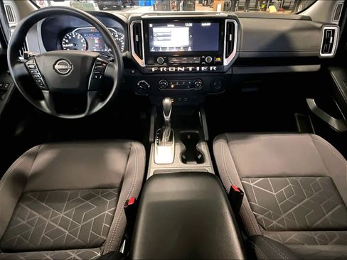 Used 2025 Nissan Frontier SV image 21