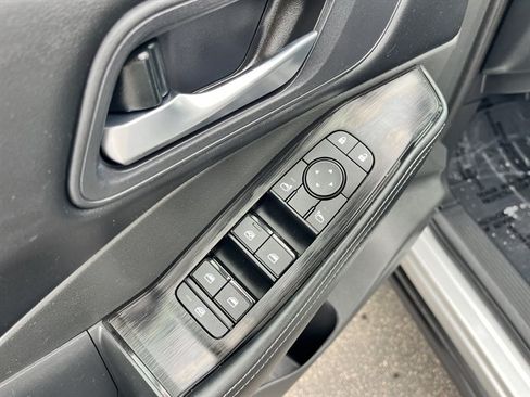 Used 2025 Nissan Rogue SV AWD/4WD image 15