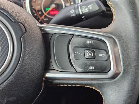 Used 2023 Jeep Gladiator Overland AWD/4WD image 24