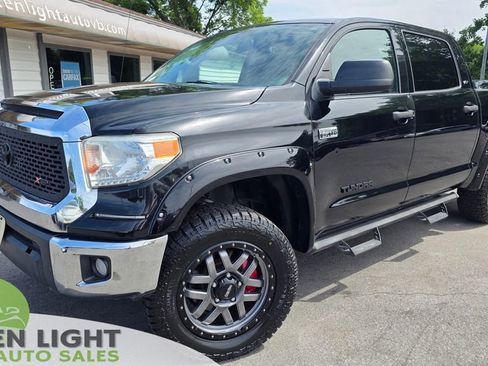Used 2017 Toyota Tundra SR5 AWD/4WD image 1